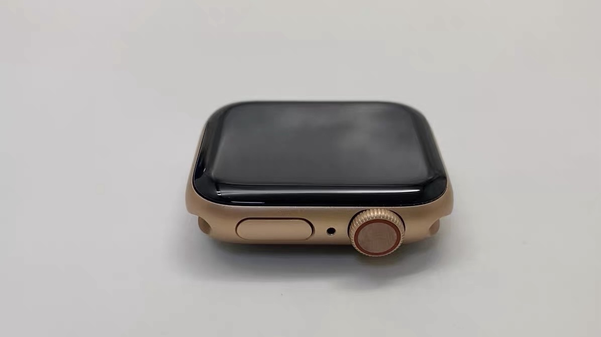 img_0468 Apple Watch Series 4 – 40mm Cellular – US Version – Gold – 16GB - Image 1